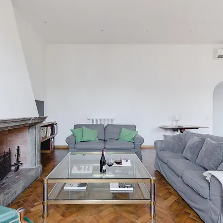 Elegante E Classico Attico Con Terrazzo Privato Vicino Al Vaticano Appartement Rome