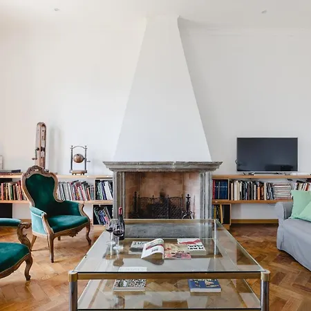 Elegante E Classico Attico Con Terrazzo Privato Vicino Al Vaticano Appartement