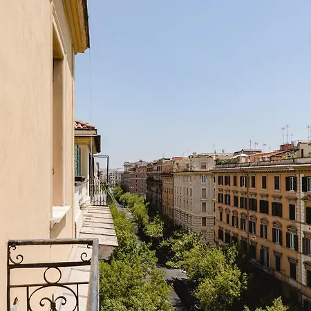Elegante E Classico Attico Con Terrazzo Privato Vicino Al Vaticano Appartement