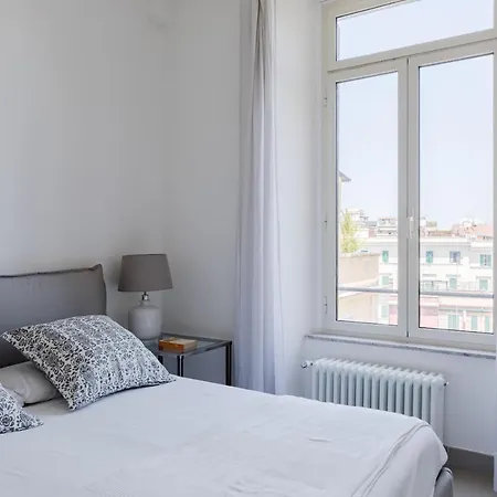 Elegante E Classico Attico Con Terrazzo Privato Vicino Al Vaticano Appartement Rome