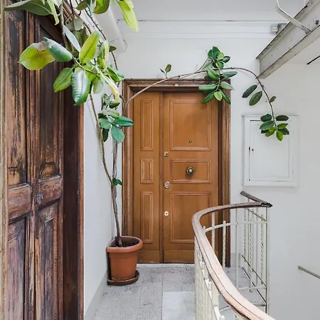 Elegante E Classico Attico Con Terrazzo Privato Vicino Al Vaticano